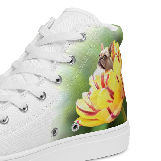 Dogs In Flowers Sneakers mit Frenchie Odin Closeup